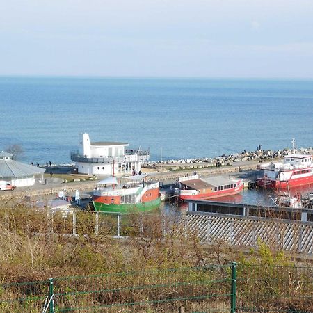 Seelotsenstation Sassnitz Mit Hafenblick By Unsere Urlaubszeit Екстериор снимка