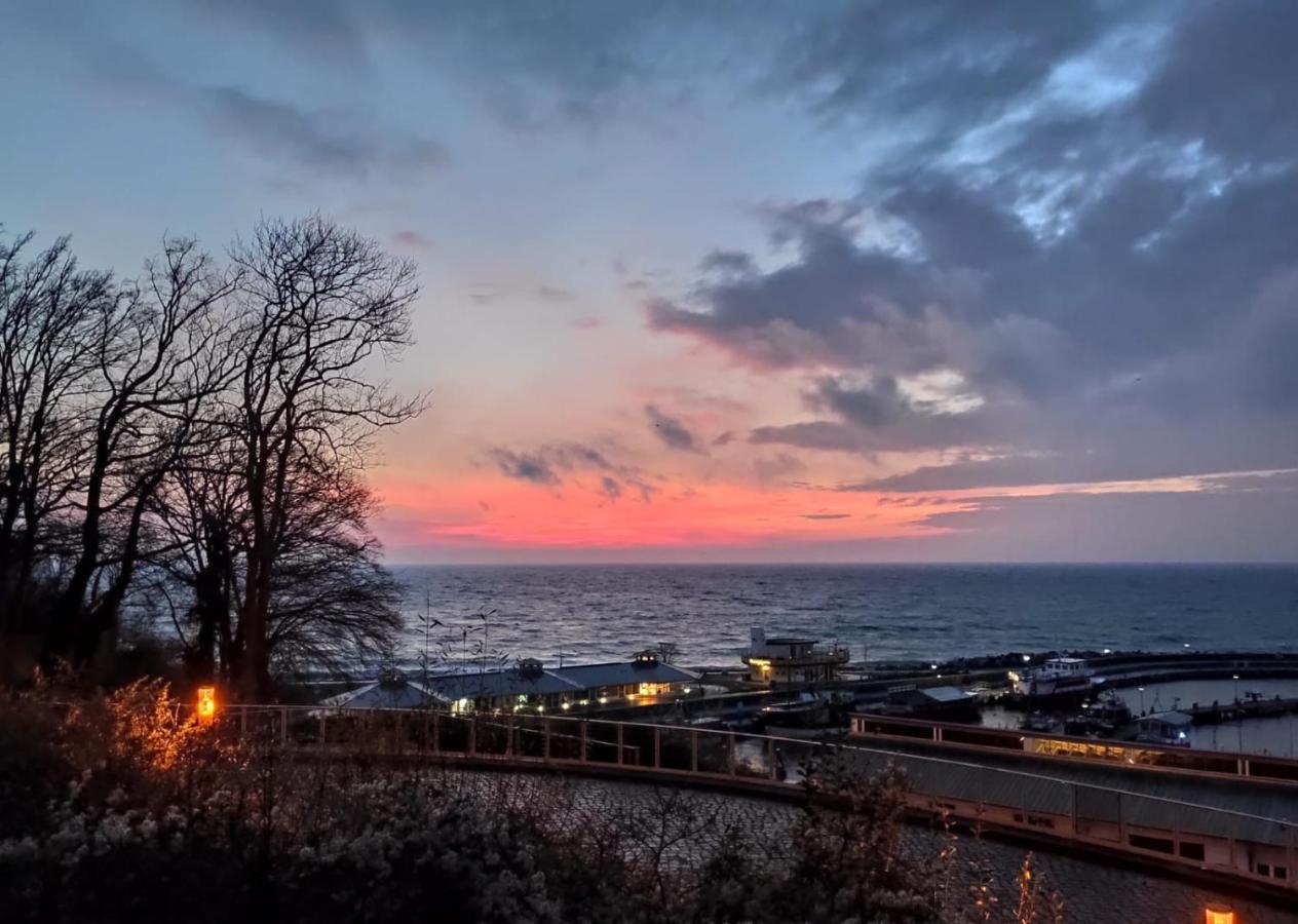 Seelotsenstation Sassnitz Mit Hafenblick By Unsere Urlaubszeit Екстериор снимка